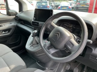 /photos/9414/74a178bf-9412-7bc9-1bf2-55f5d42d2b3c_i320x240.jpg
